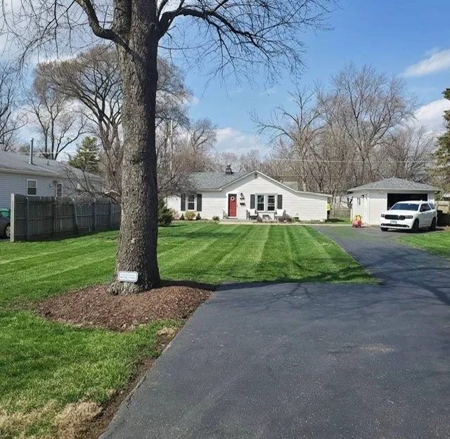 Affordable landscape design in Shorewood, IL by Midwest Ground Effects