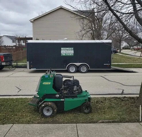 Local yard maintenance experts serving Shorewood, IL - Midwest Ground Effects