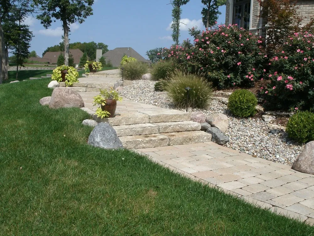 Custom garden landscaping experts serving Belleville, IL - Midwest Landscapes