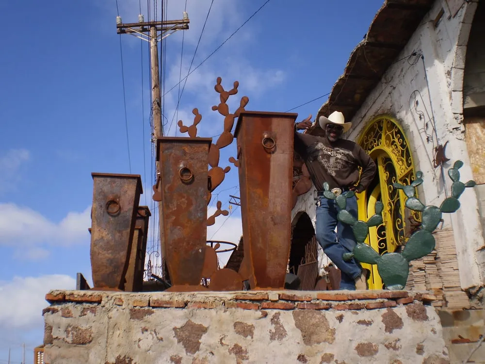 Reliable yard maintenance for beautiful yards in Los Angeles, CA by Midwest Landscaping