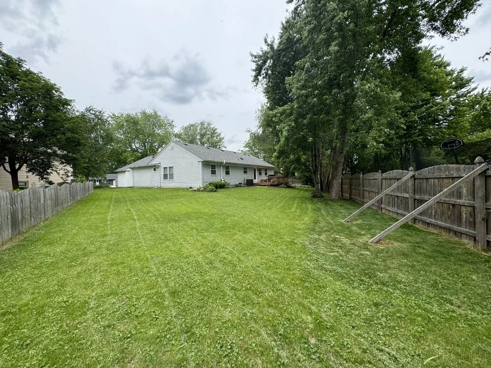 Affordable yard maintenance in Aurora, IL - Midwest Lawn Care