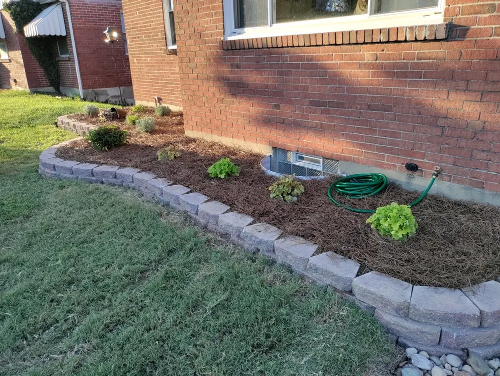 Reliable residential landscaping for year-round maintenance in Cincinnati, OH by Midwest Mowing