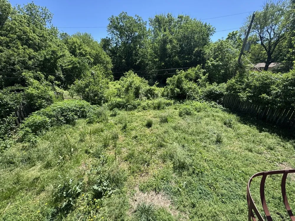 Reliable yard cleanup service experts serving Atchison, KS - Midwest Mowing Company