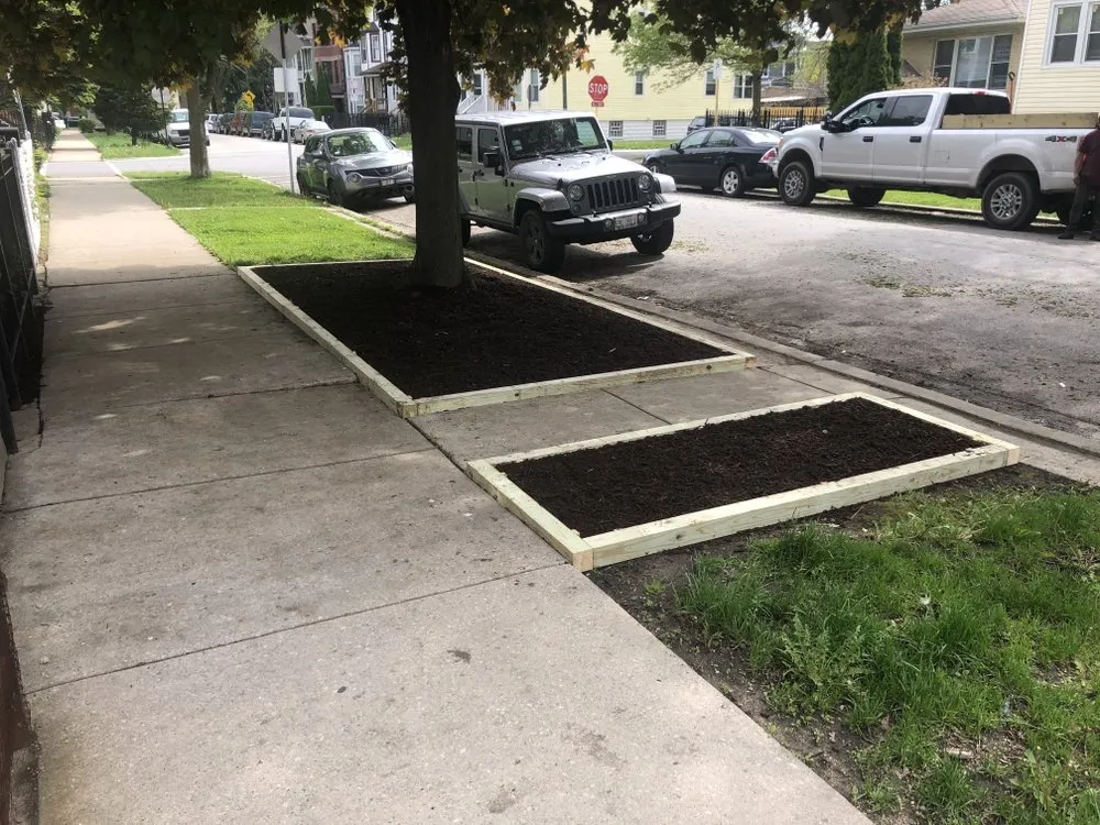 Professional yard maintenance in Chicago, IL - Midwest Plains Landscaping