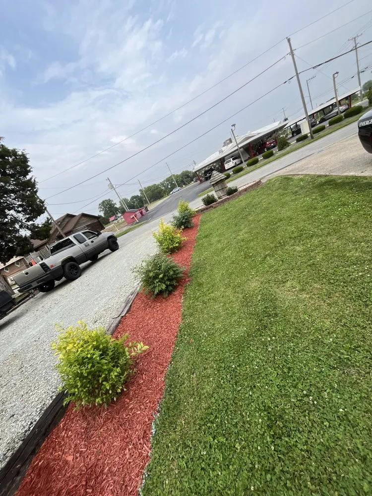 Reliable yard cleanup service experts serving Kokomo, IN - Midwest Pro