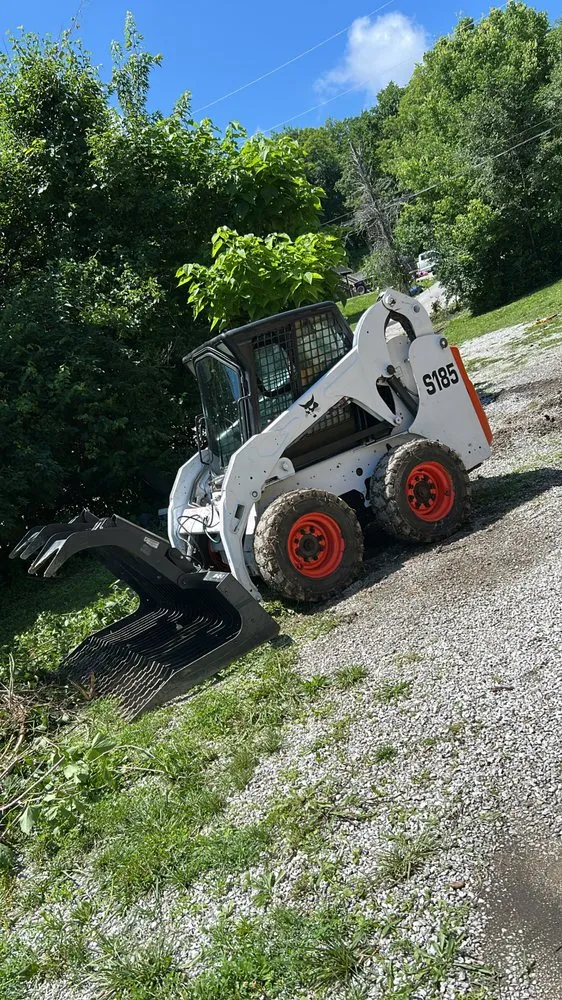 Top-rated yard cleanup service in Kansas City, MO - Midwest Pros