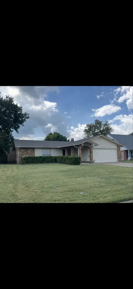 Expert lawn care service in Broken Arrow, OK by Mighty Fast Junk and Lawn Care