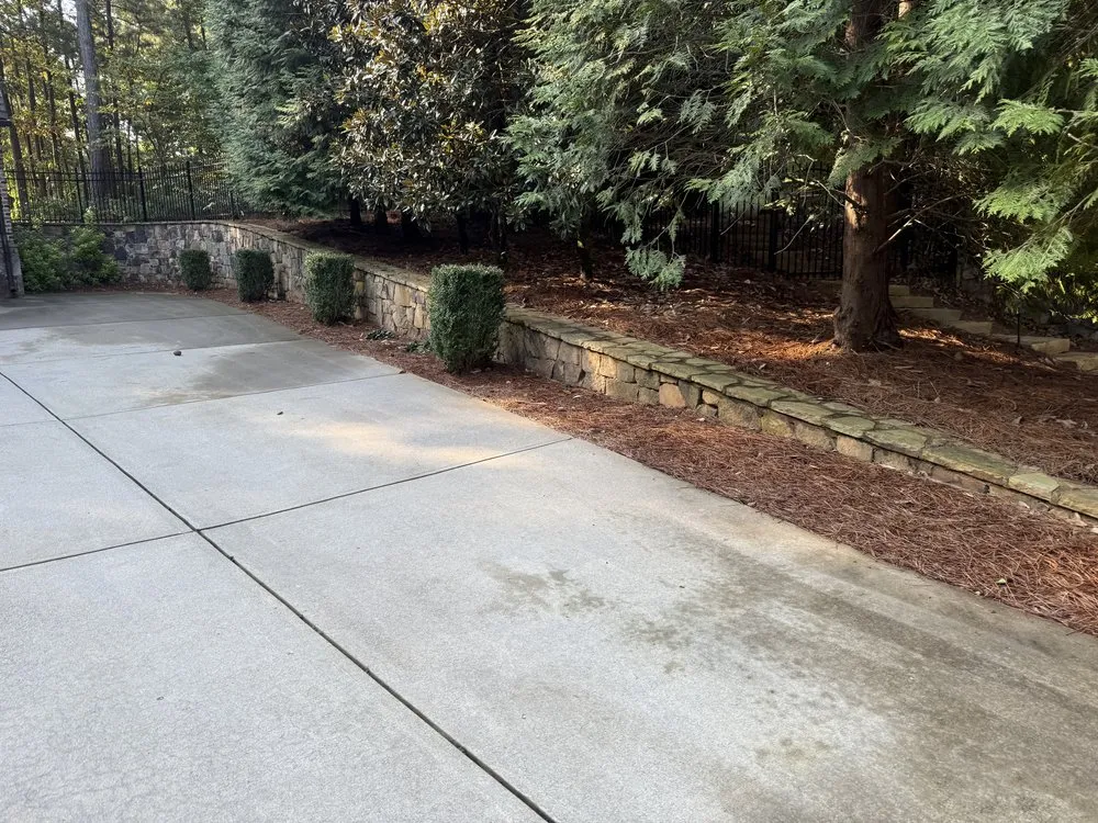 Top-rated lawn care service in Suwanee, GA by Mighty Oak Landscaping