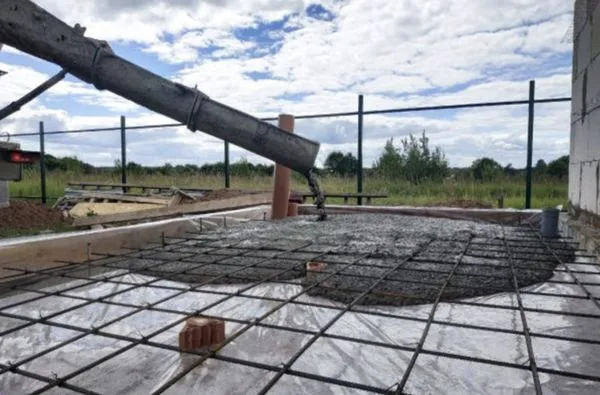 Mighty Rock Concrete Logo