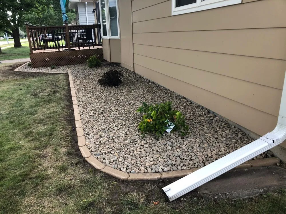 Trusted yard cleanup service near you in Des Moines, IA by Miguel's Landscape