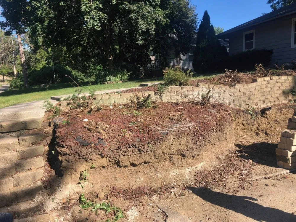 Reliable yard cleanup service with custom design across Des Moines, IA - Miguel's Landscape