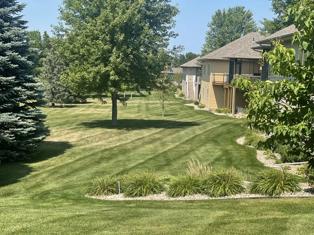 Custom lawn mowing service near you across Sioux Falls, SD - Miguel’s Property Maintenance