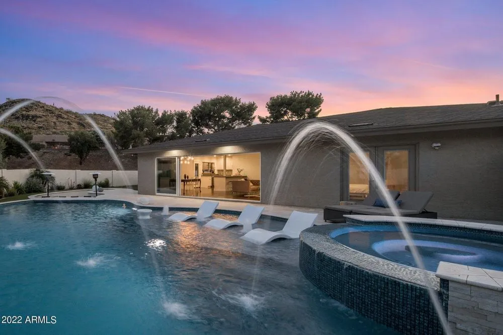 Professional landscaping services experts serving Casas Adobes, AZ - Mikado