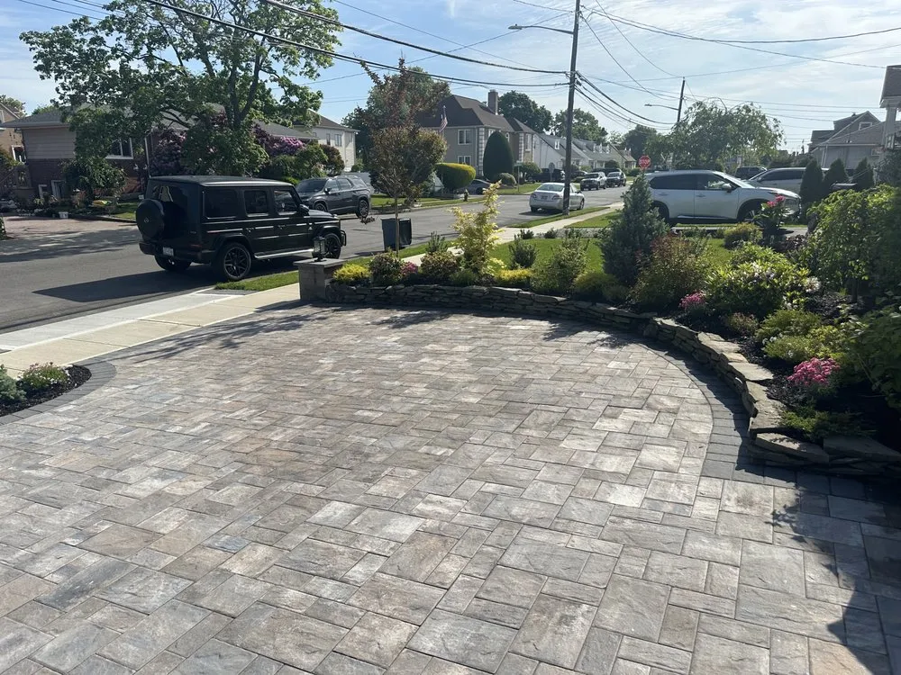 Reliable yard cleanup service experts serving Wantagh, NY - Mike & Marcos Landscaping
