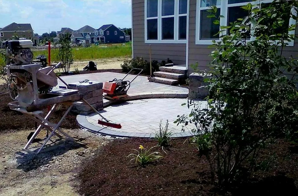 Top-rated outdoor landscaping in Lancaster, OH by Mike Couch