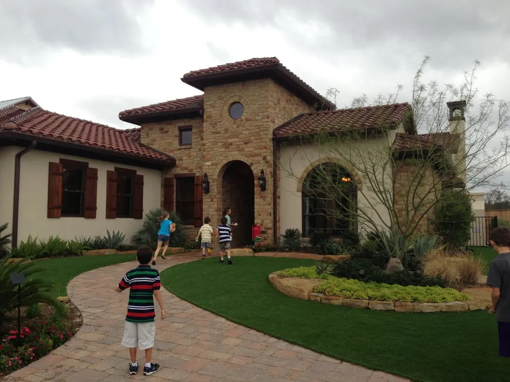 Reliable lawn care service in Dallas, TX - Mike Riley's Landscape