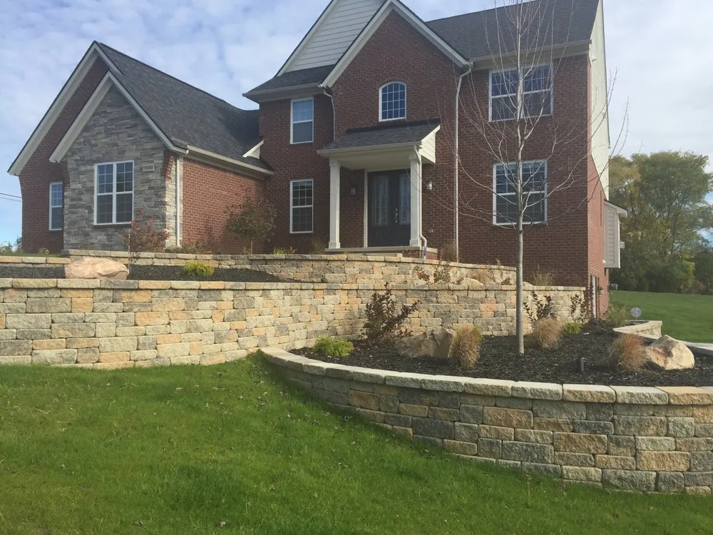 Custom garden landscaping in Rochester Hills, MI - Mike's Clean Cut Landscaping