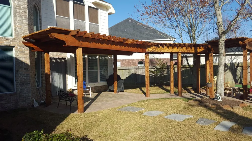 Top-rated yard maintenance in Richmond, TX - Mike's Complete Landscaping