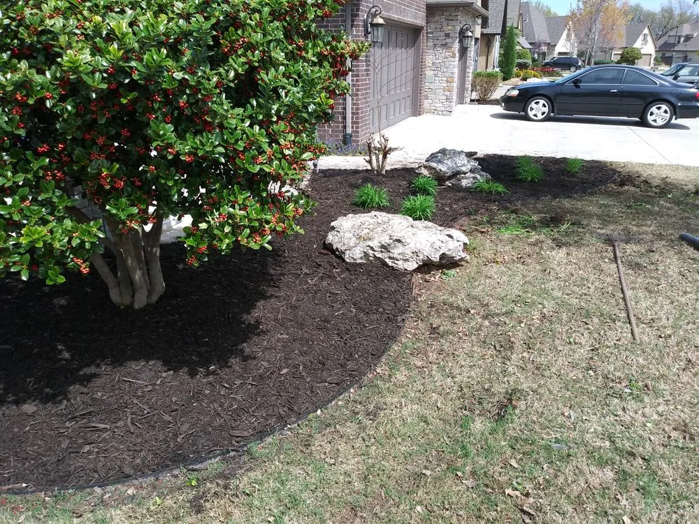 Custom landscape design in Sapulpa, OK - Mike's Flower Bed Cleaning