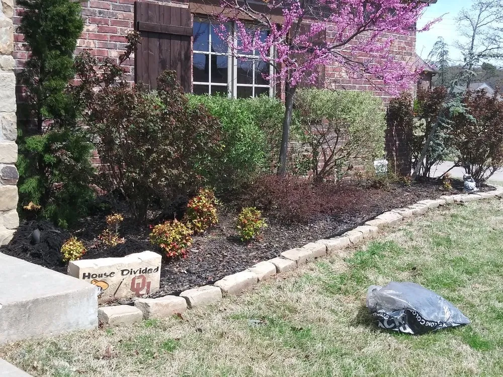 Local yard maintenance experts serving Sapulpa, OK - Mike's Flower Bed Cleaning