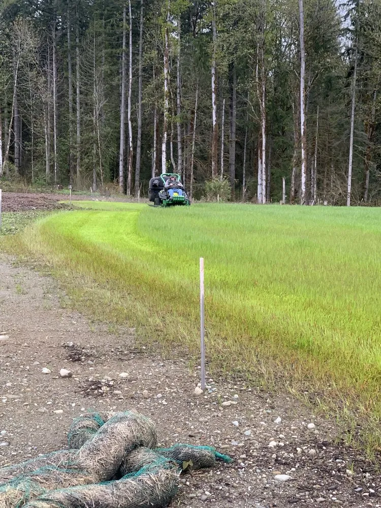 Custom yard maintenance in Issaquah, WA - Mike's Hauling & Tractor Work