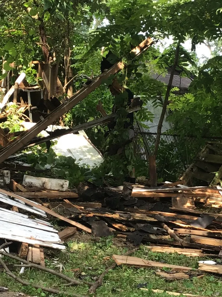 Professional yard cleanup service experts serving Sheffield Lake, OH - Mike’s Home and Lawn Care Services