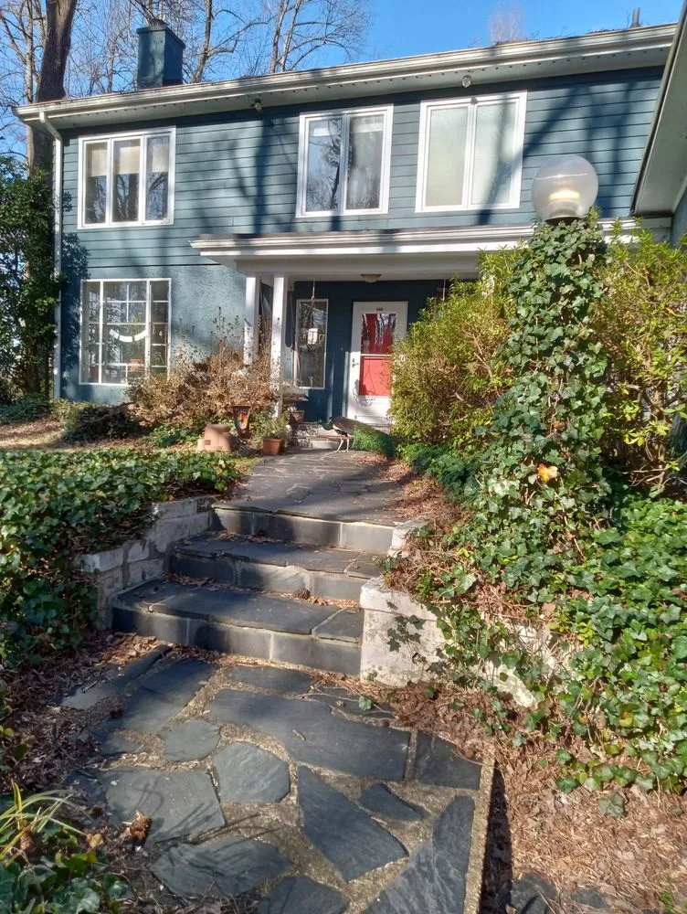 Top-rated yard maintenance in Richmond, VA by Mike's Lawn and Garden Care