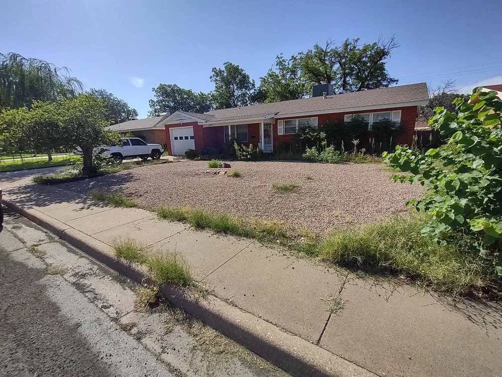 Reliable lawn care service experts serving Hobbs, NM - Mike's Lawn Care