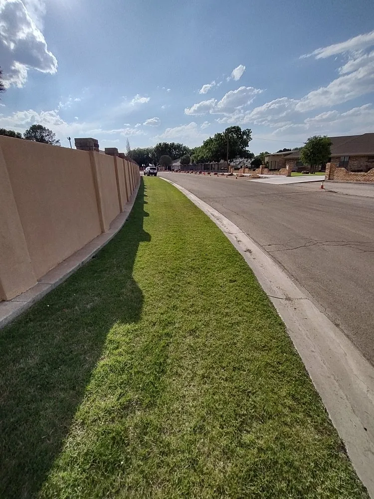 Local lawn mowing service experts serving Hobbs, NM - Mike's Lawn Care