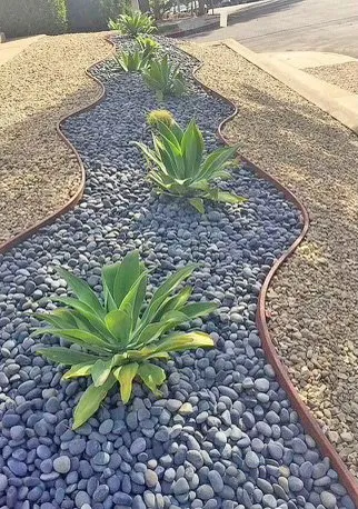 Top-rated lawn care service for residential properties in Los Lunas, NM by Mike’s Maintenance & Landscape Services