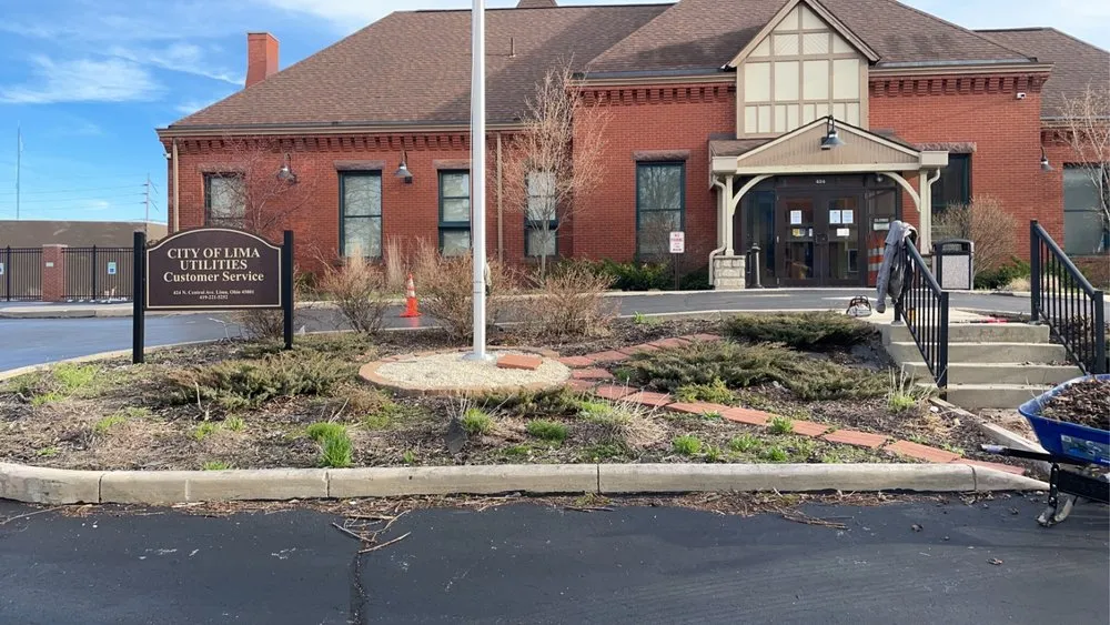 Professional lawn care service in Lima, OH - Mike’s Maintenance