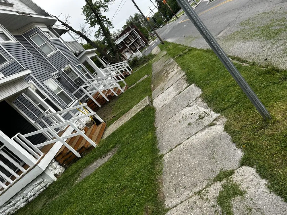 Professional garden landscaping in Lima, OH - Mike’s Maintenance