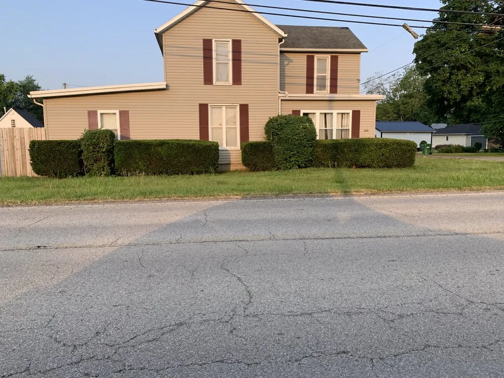 Expert residential landscaping with custom design in Baltimore, OH by Mike’s Mowin