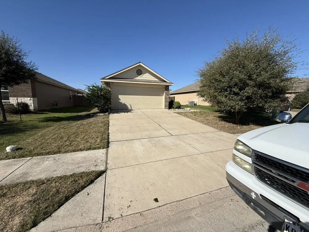 Local lawn care service in Manor, TX by Mike’s Mowing Services