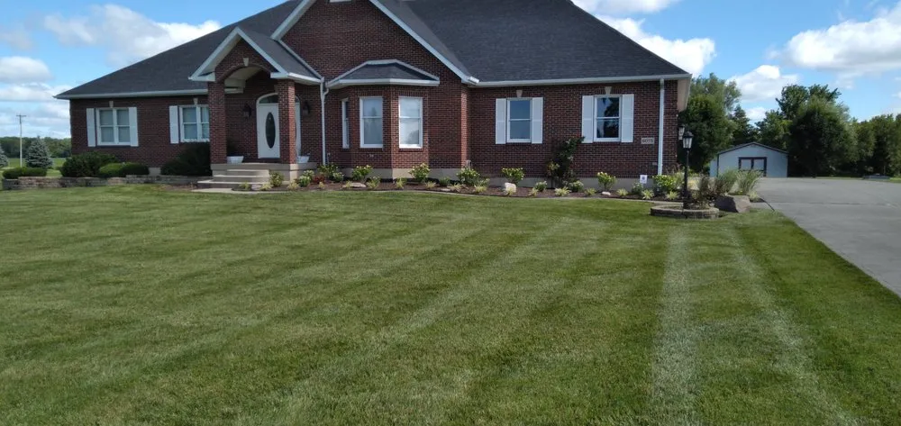 Expert yard cleanup service in Dayton, OH - Mikesell's Lawn Care