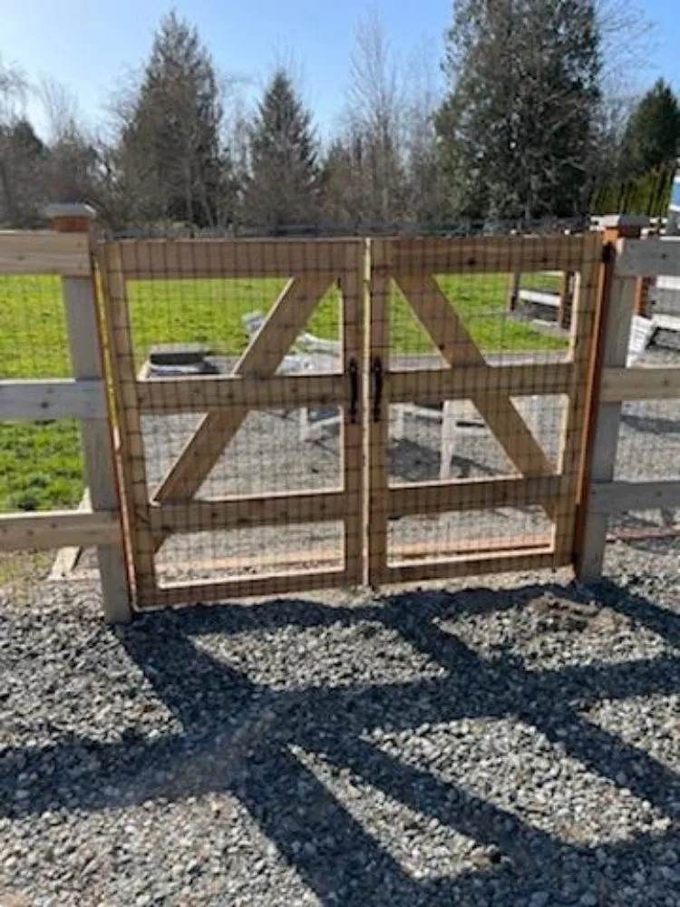 Top-rated yard cleanup service in Maple Valley, WA by Milam Fencing