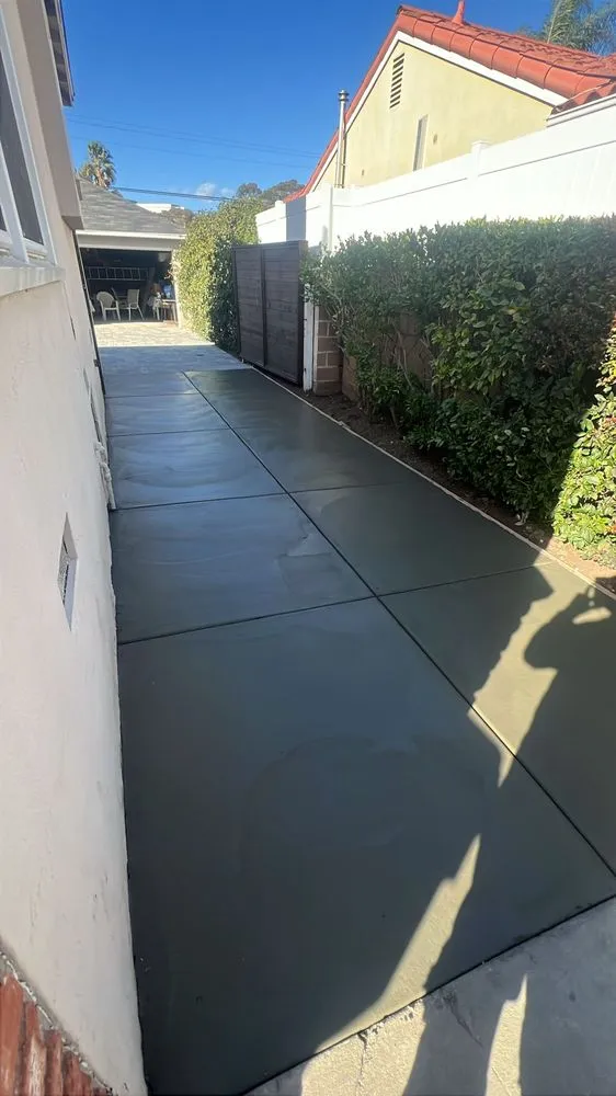 Expert lawn care service for homes across Los Angeles, CA - Milestone Landscaping