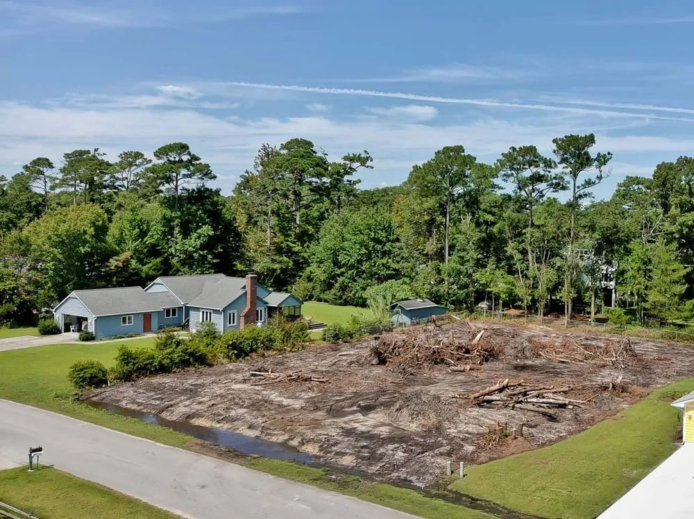 Local yard cleanup service experts serving Morehead City, NC - Miller Construction And Landscaping