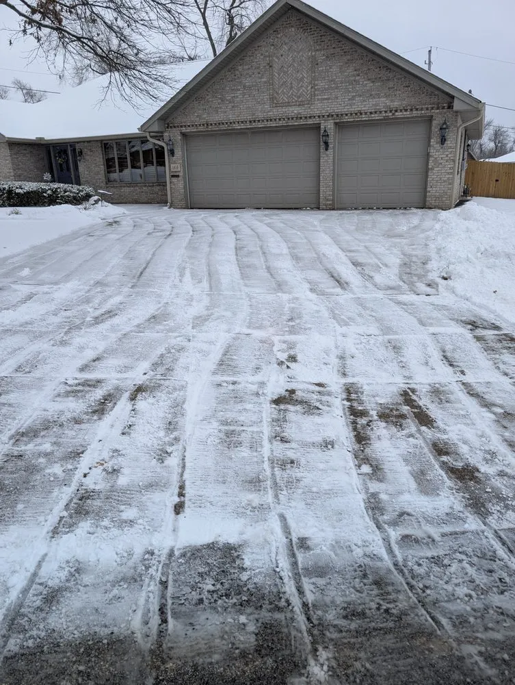 Expert landscaping services experts serving Pekin, IL - Miller Lawncare and Snow Removal