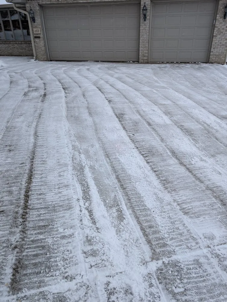 Local garden landscaping for residential properties in Pekin, IL by Miller Lawncare and Snow Removal