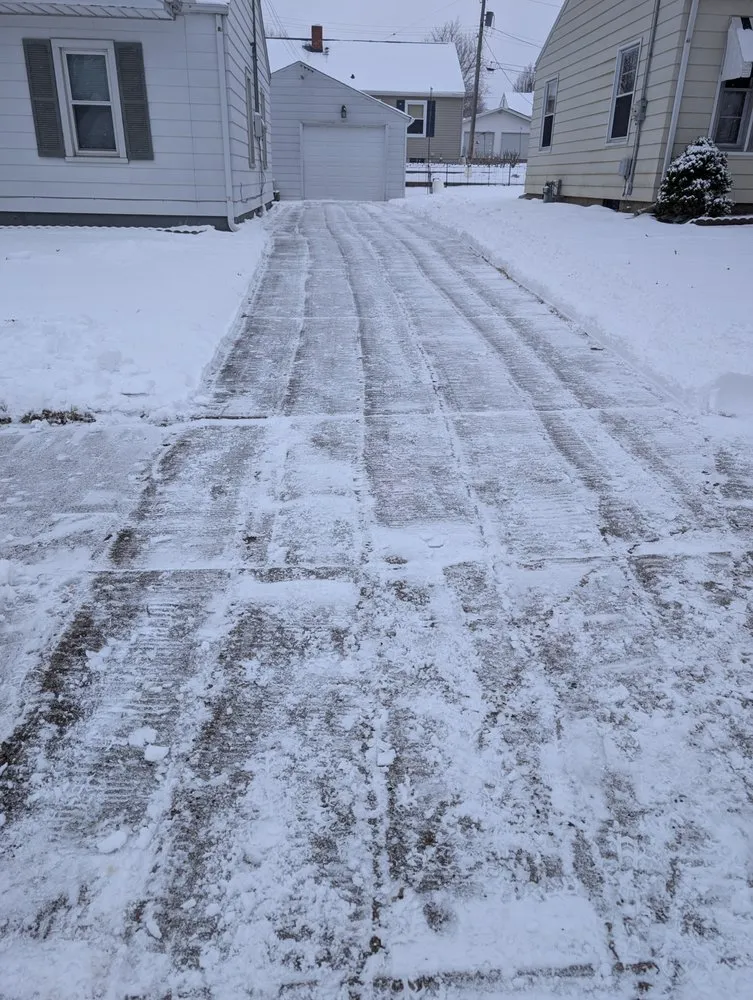 Affordable yard maintenance in Pekin, IL by Miller Lawncare and Snow Removal
