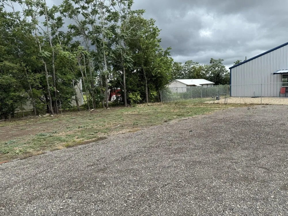 Custom yard maintenance experts serving Nolanville, TX - Millers Mowing