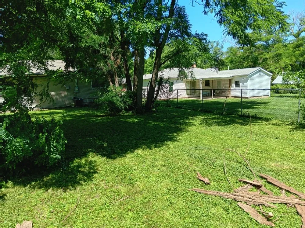 Local yard cleanup service experts serving Collinsville, IL - Milley's Lawn and Power Wash Services