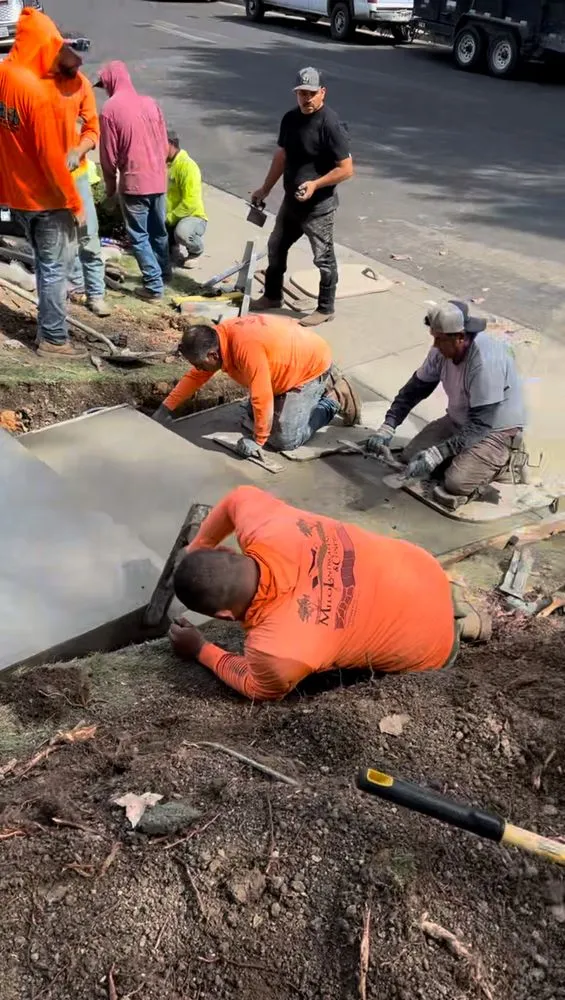 Custom lawn mowing service experts serving Antioch, CA - Milo Landscaping