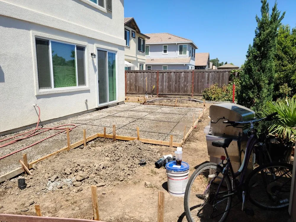 Affordable lawn care service with custom design in Sacramento, CA by Milton's Cocrete