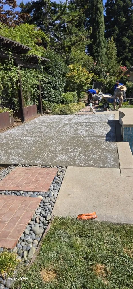 Professional yard cleanup service for homes in Sacramento, CA by Milton's Cocrete