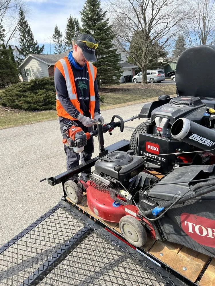 Affordable yard maintenance experts serving Milwaukee, WI - Milwaukee Lawn Care