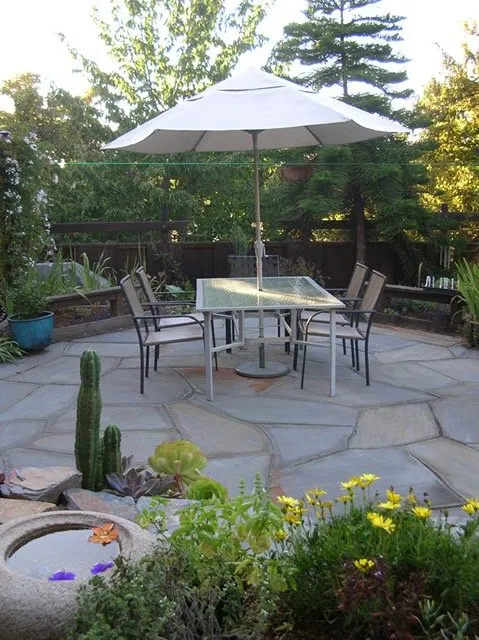 Local lawn care service for residential properties in Oakland, CA by Mimi's Landscaping