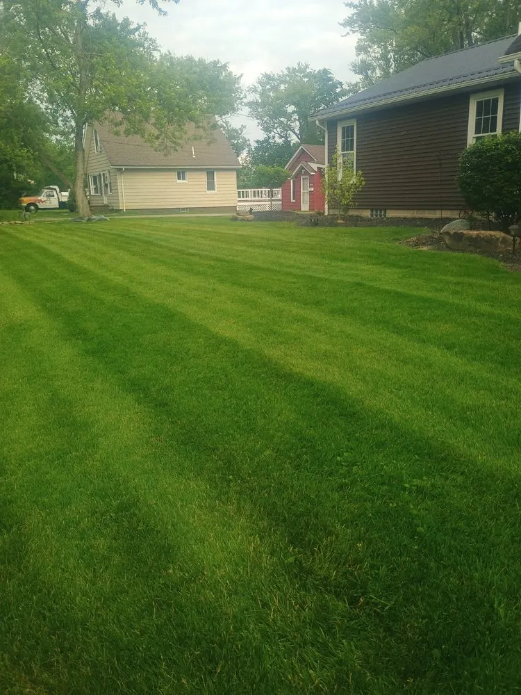 Custom lawn mowing service experts serving Bedford, OH - Mimna Services