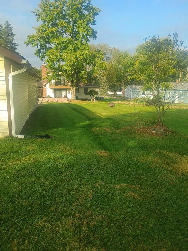Custom lawn mowing service in Bedford, OH - Mimna Services